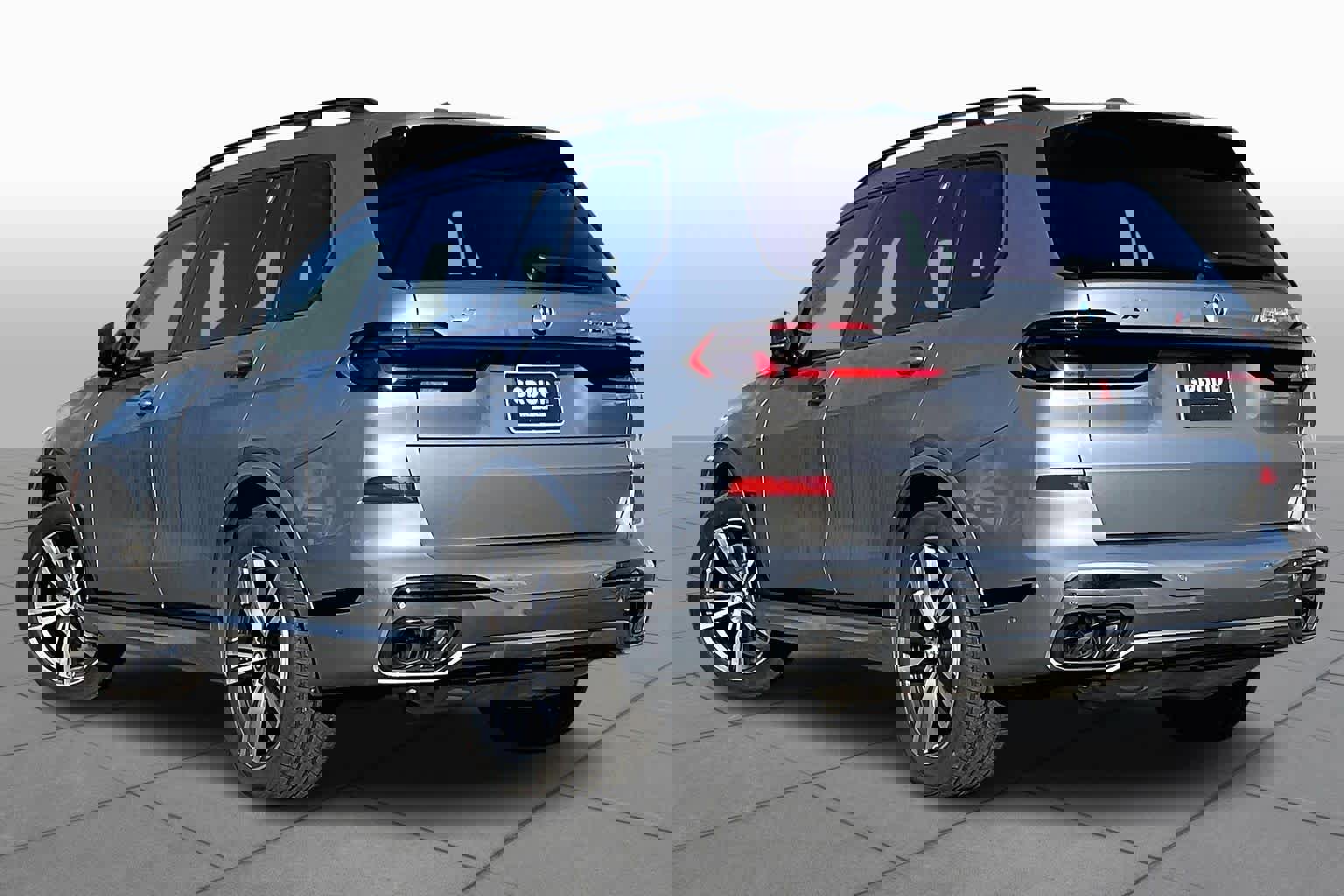 Used 2025 BMW X7 M60i image 11