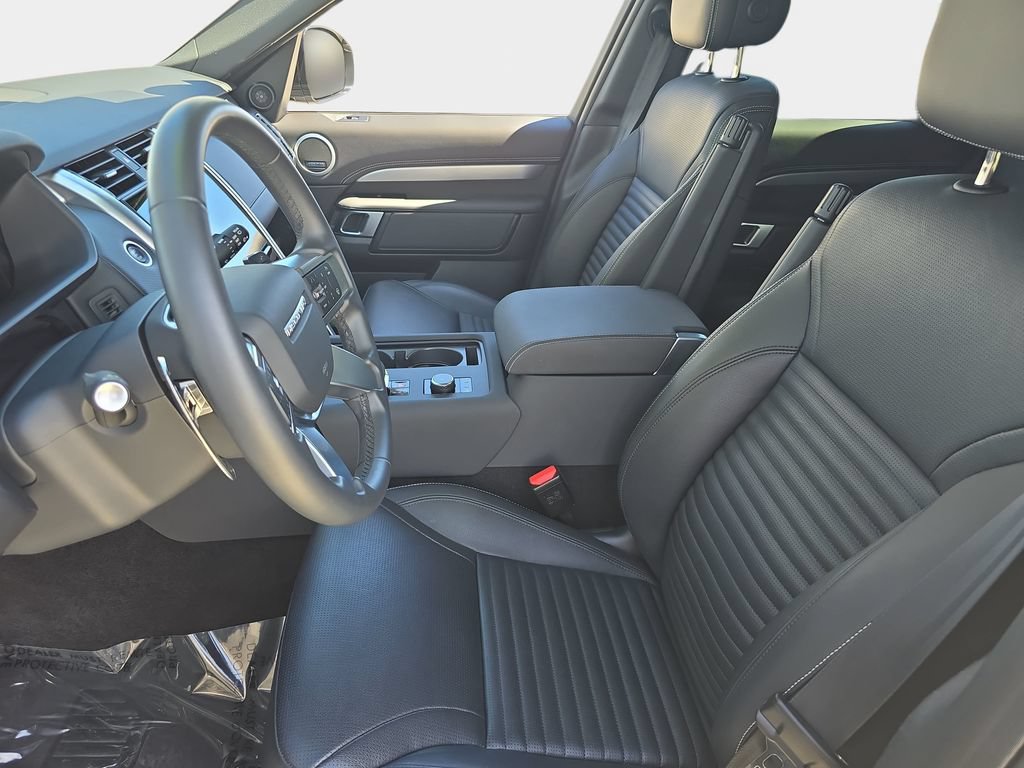 Certified 2025 Land Rover Discovery Dynamic SE AWD/4WD image 17
