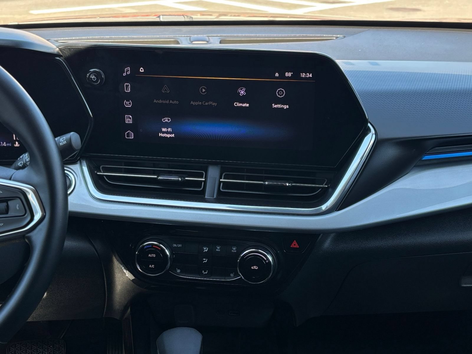 Used 2025 Chevrolet Trax LT w/ LT Convenience Package FWD image 16
