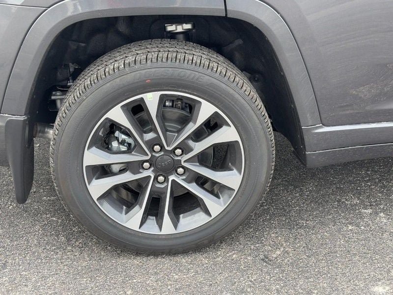 New 2025 Jeep Grand Cherokee L Overland w/ Advanced Protech Group III AWD/4WD image 4