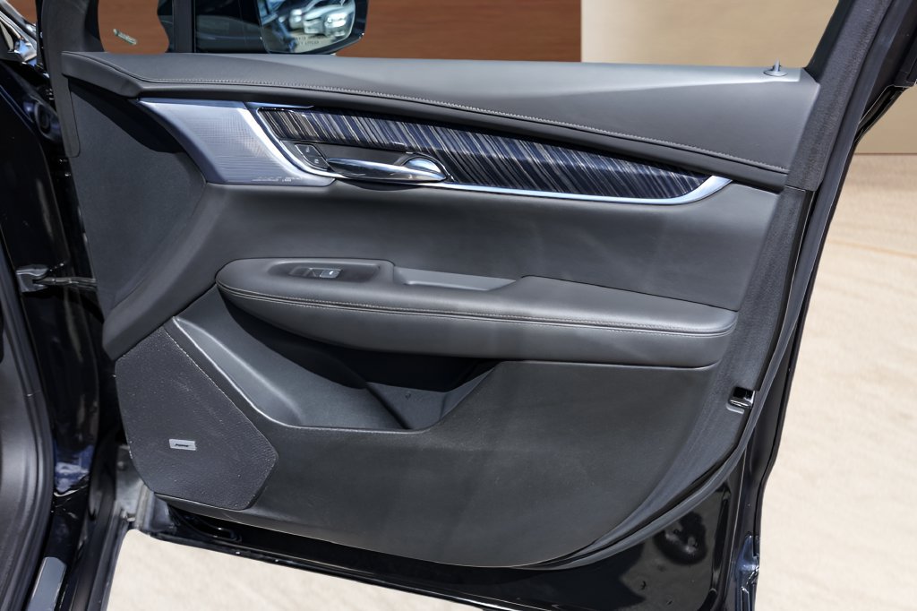 Certified 2025 Cadillac XT6 Premium Luxury FWD image 31