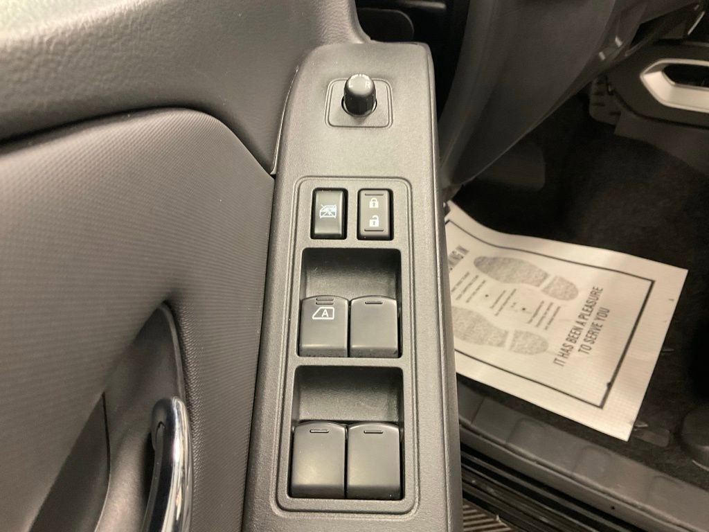 Used 2024 Nissan Frontier SV image 12