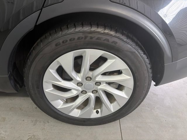 Used 2024 Land Rover Discovery S AWD/4WD image 27