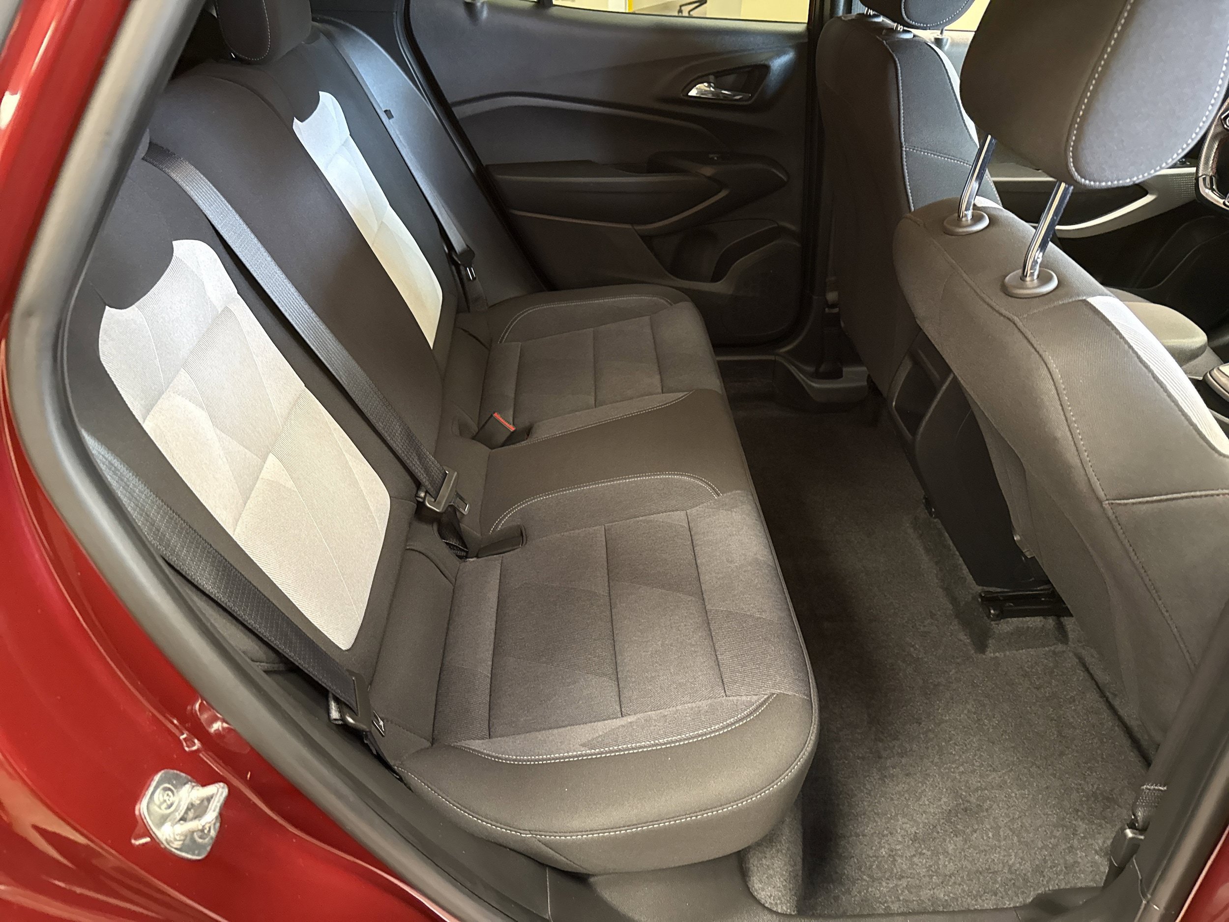 Used 2024 Chevrolet Trax RS FWD image 21