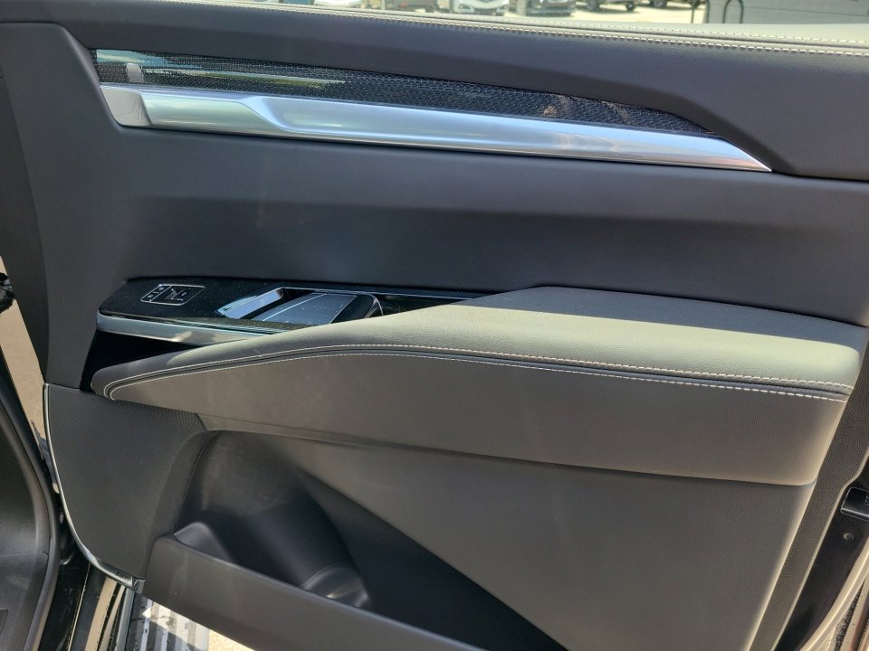 New 2026 Cadillac Escalade V w/ LPO, ONYX Package AWD/4WD image 31