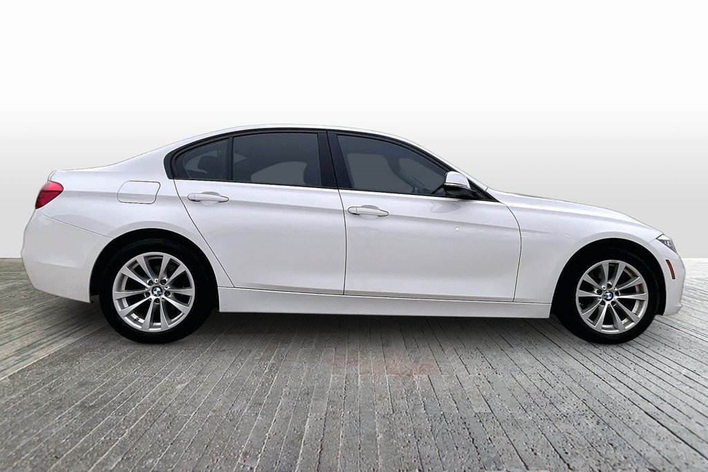 Used 2016 BMW 320i xDrive Sedan AWD/4WD image 8