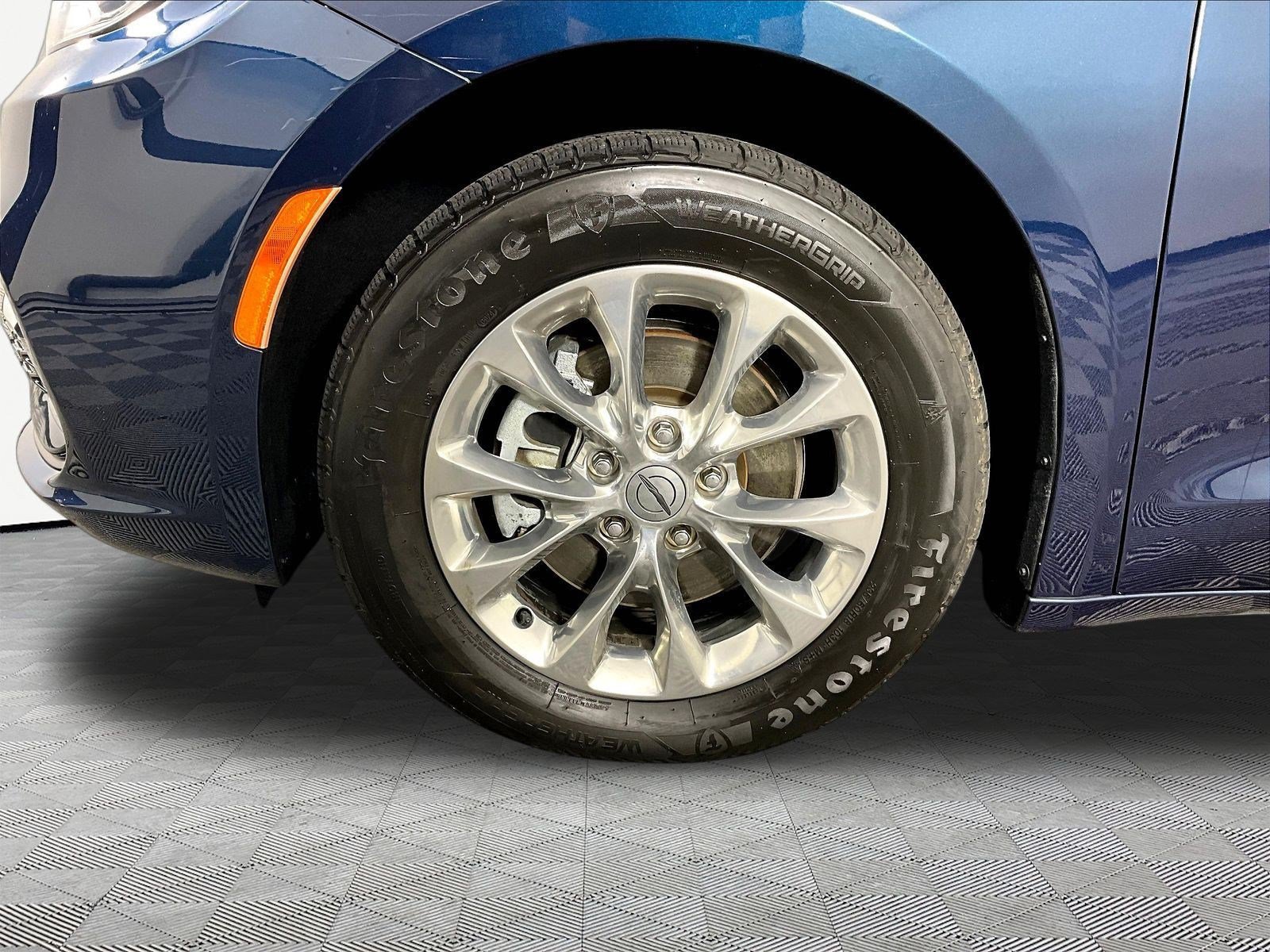 Used 2021 Chrysler Pacifica Touring-L FWD image 33