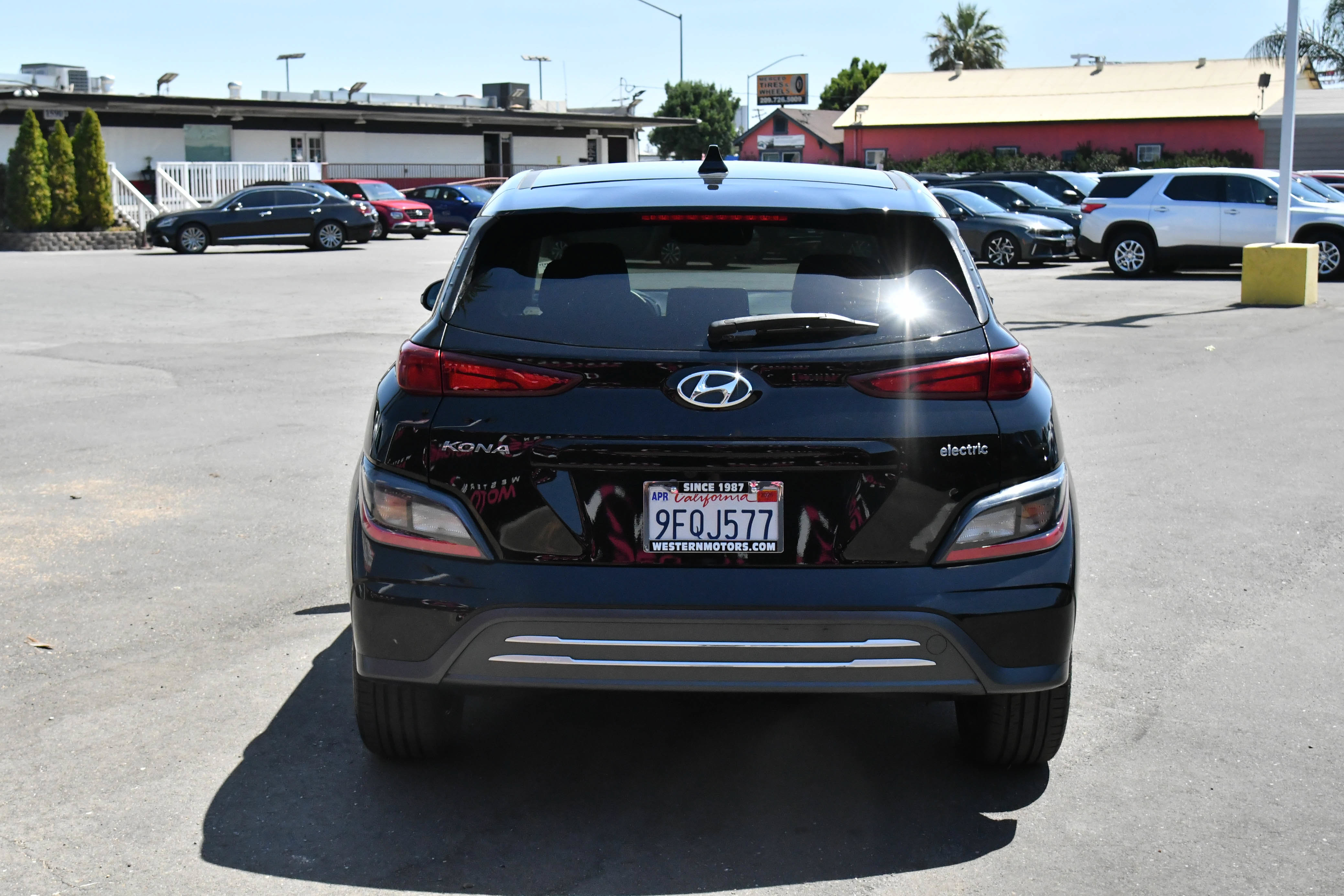 Used 2023 Hyundai Kona SE w/ Cargo Package FWD image 7