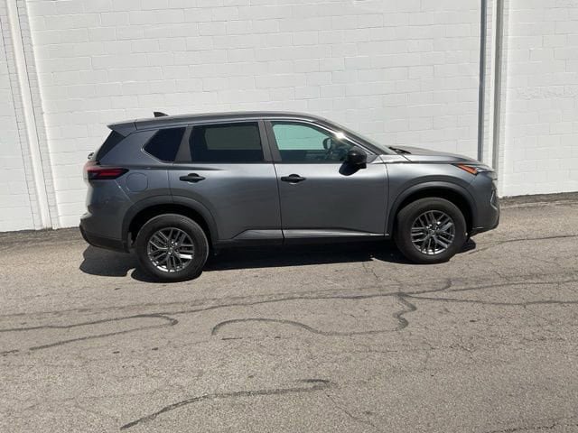 Used 2024 Nissan Rogue S AWD/4WD image 3
