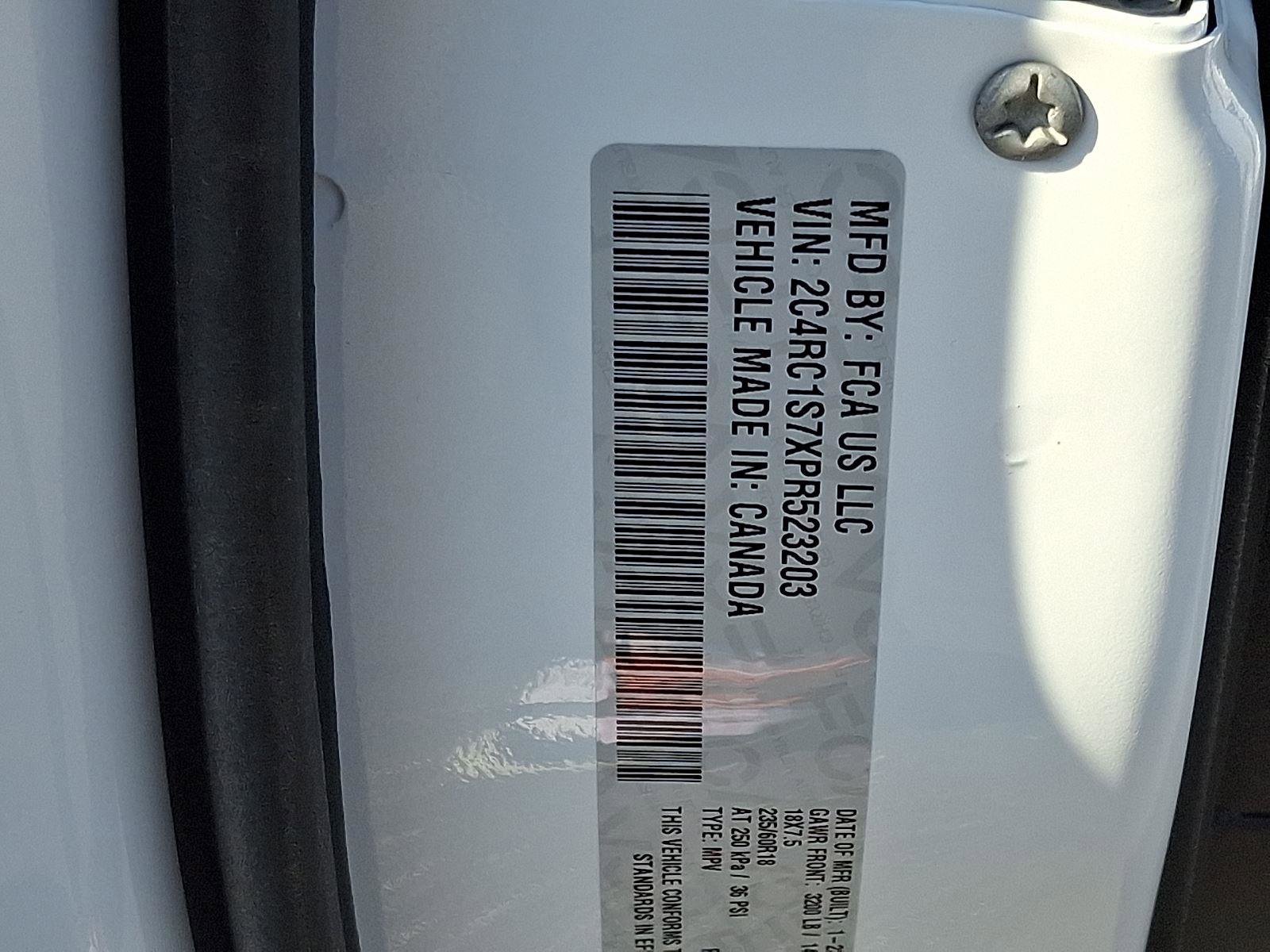 Used 2023 Chrysler Pacifica Limited w/ S Appearance Package image 23