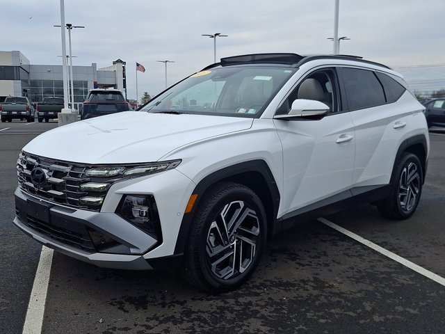 Used 2025 Hyundai Tucson Limited AWD/4WD image 3