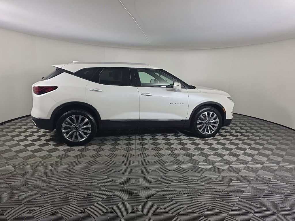 Used 2023 Chevrolet Blazer Premier image 6