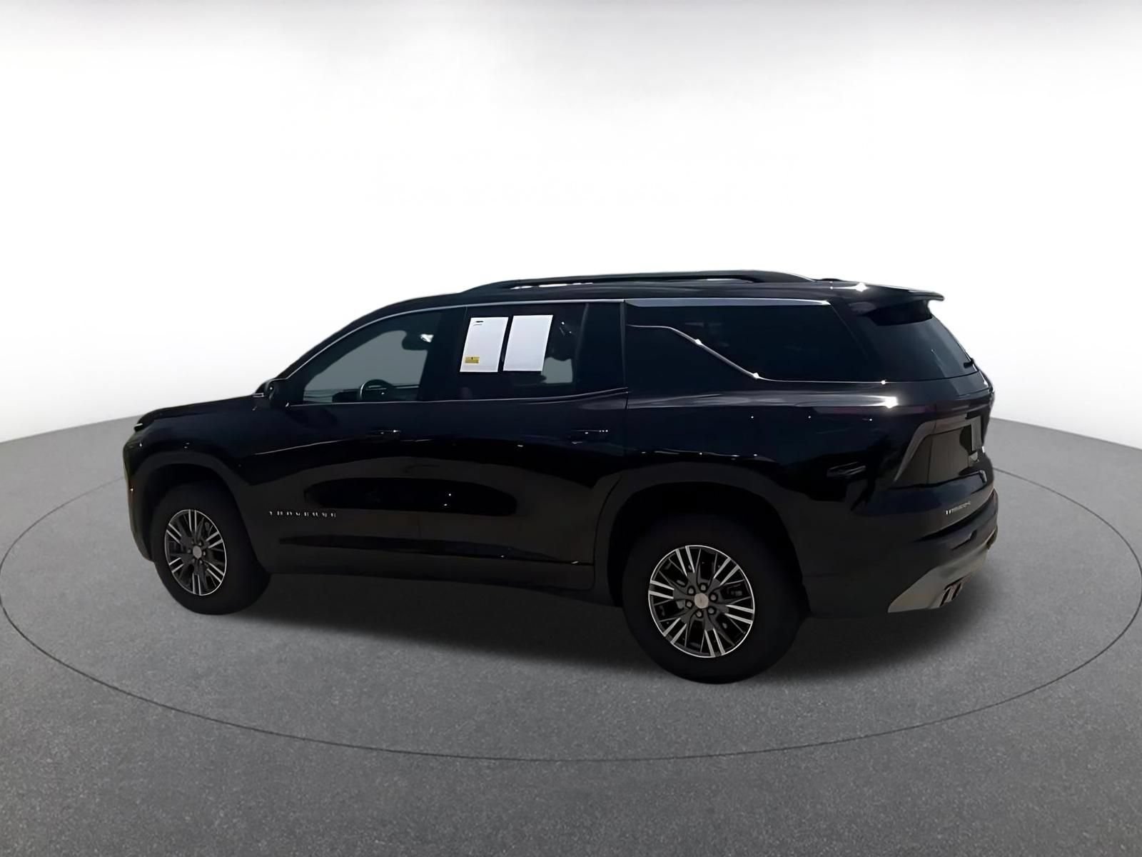 Used 2025 Chevrolet Traverse LT FWD image 10