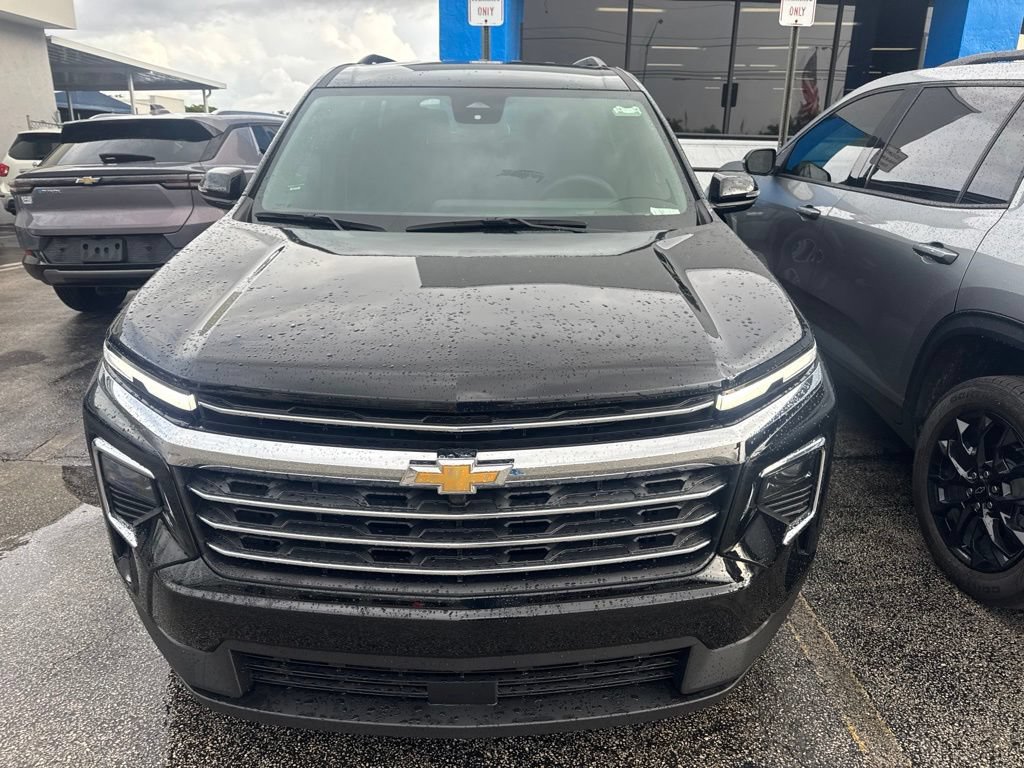 Used 2025 Chevrolet Traverse LT FWD image 4