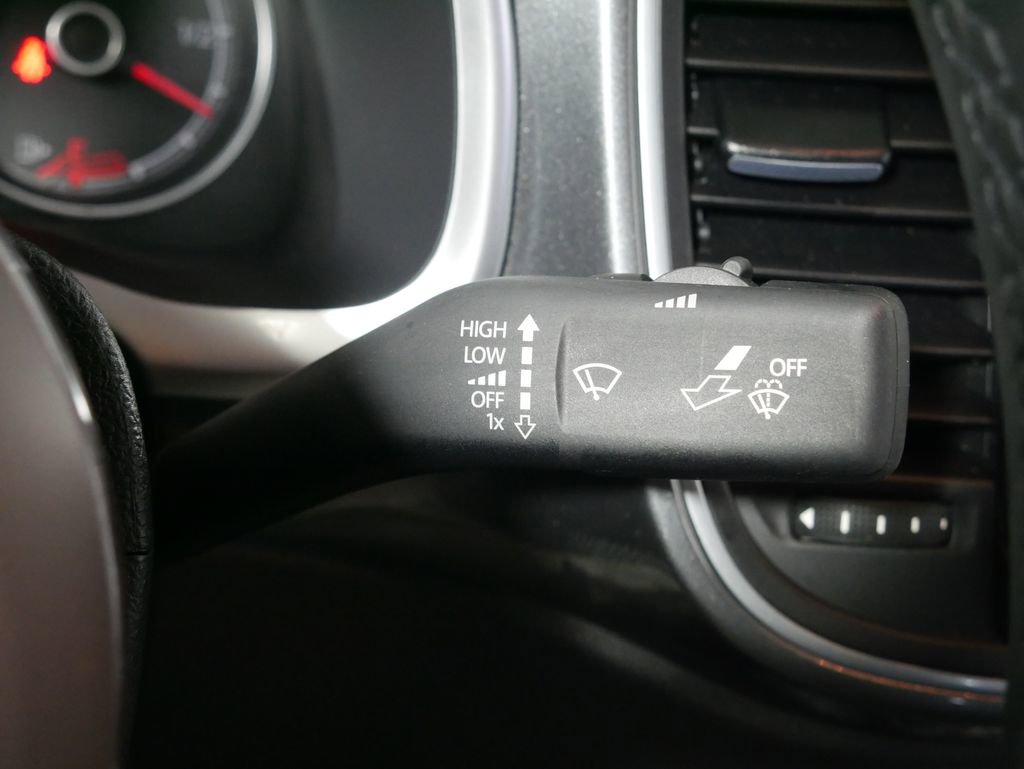 Used 2019 Volkswagen Beetle 2.0T SE image 11