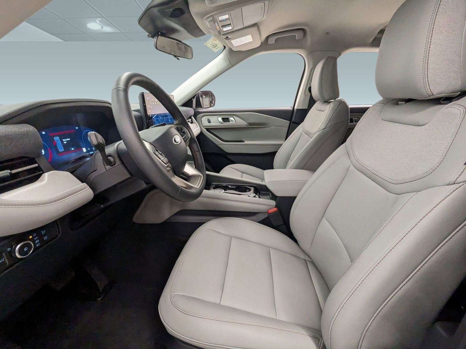 New 2026 Ford Explorer Active image 4