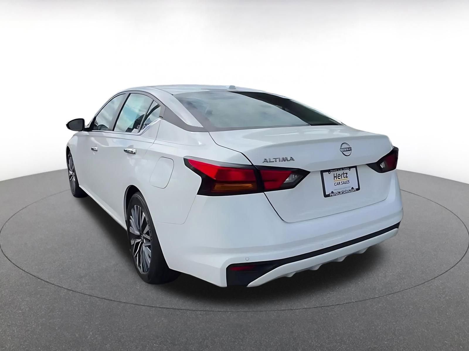 Used 2025 Nissan Altima 2.5 SV FWD image 11