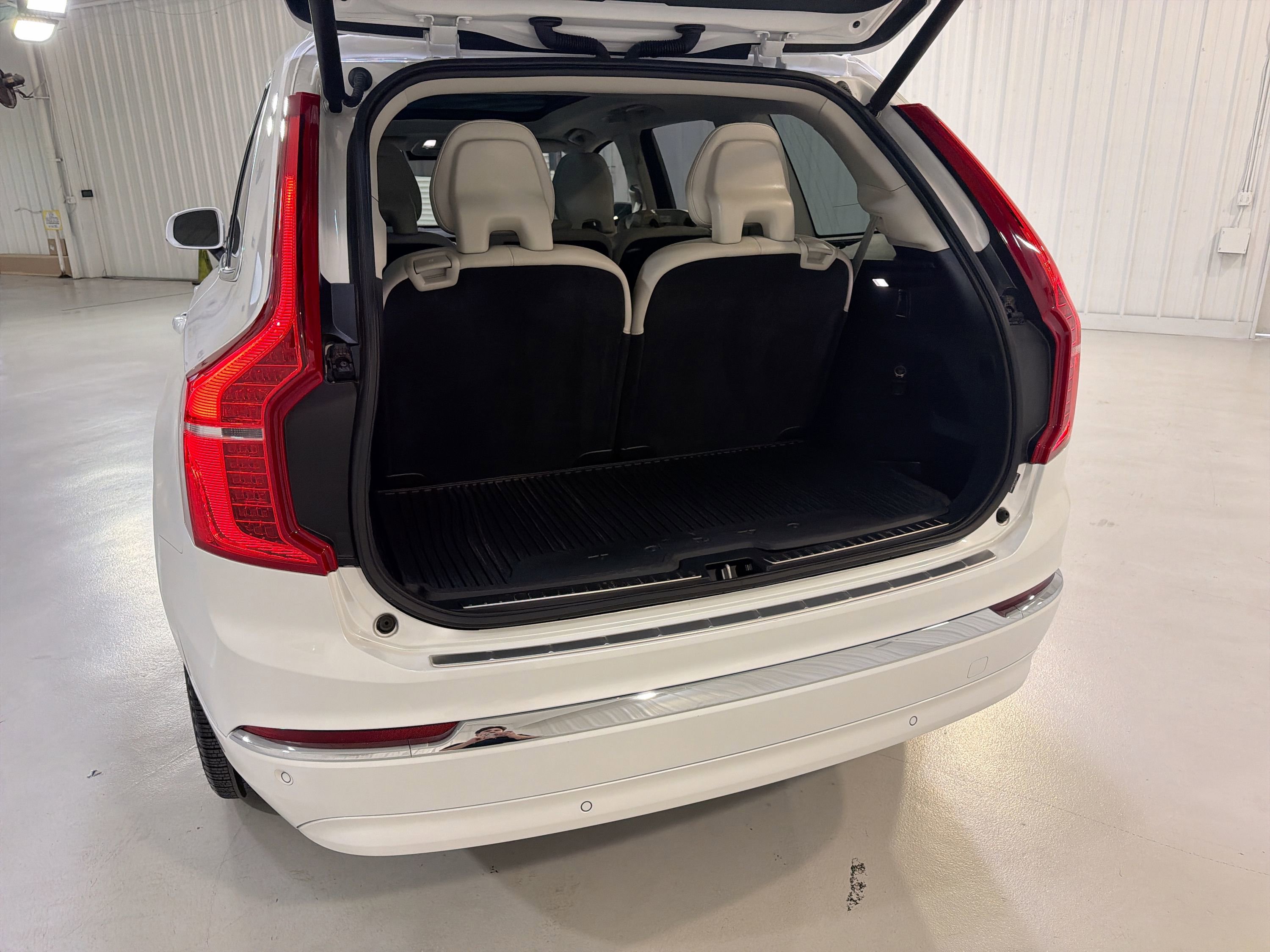 Used 2025 Volvo XC90 B5 Plus w/ Protection Package Premier AWD/4WD image 29