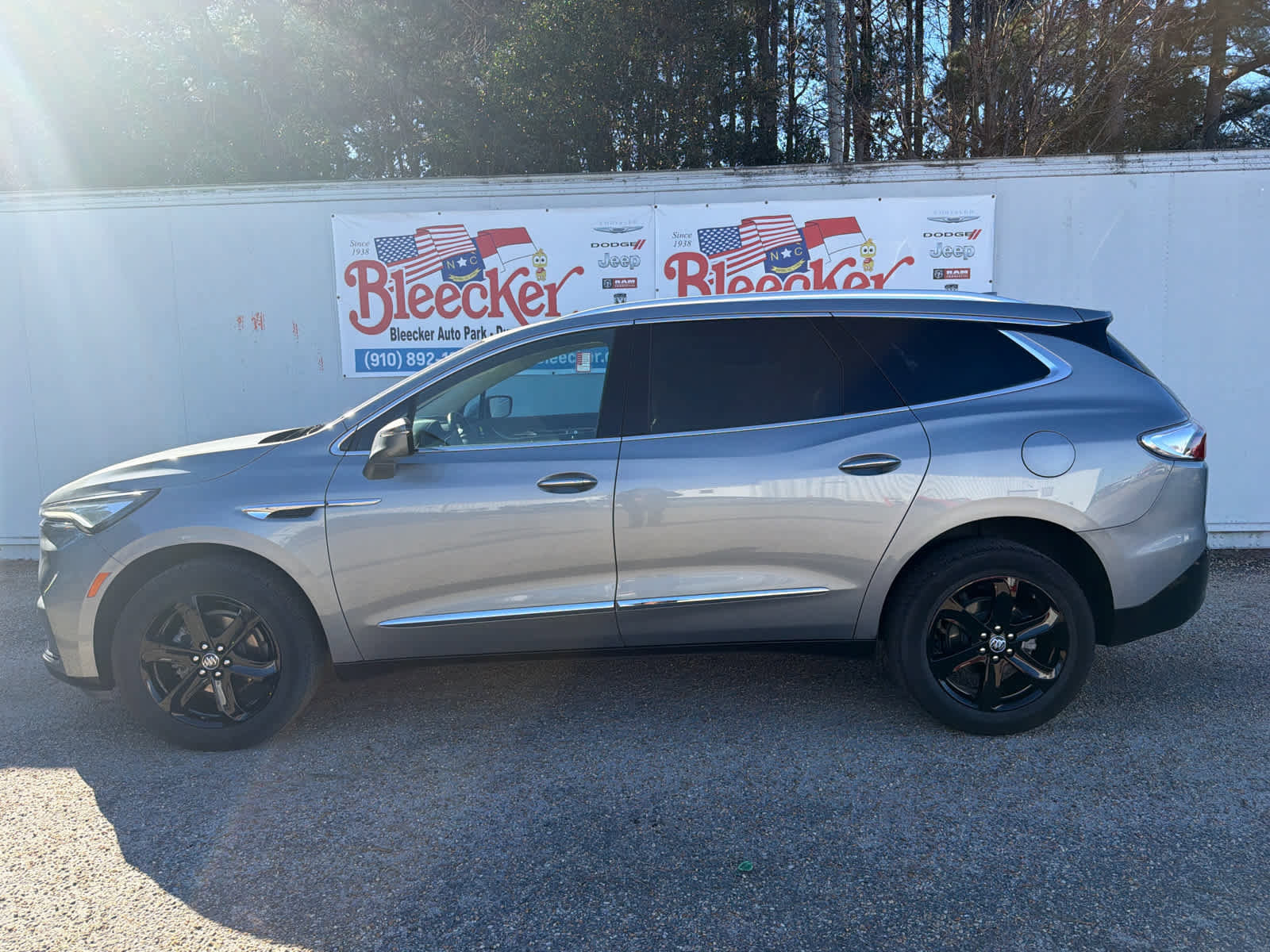 Used 2024 Buick Enclave Essence w/ Experience Buick Package FWD image 7