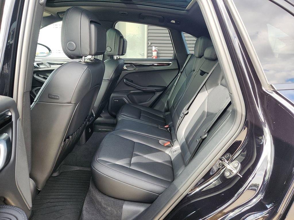 Certified 2025 Porsche Macan image 10