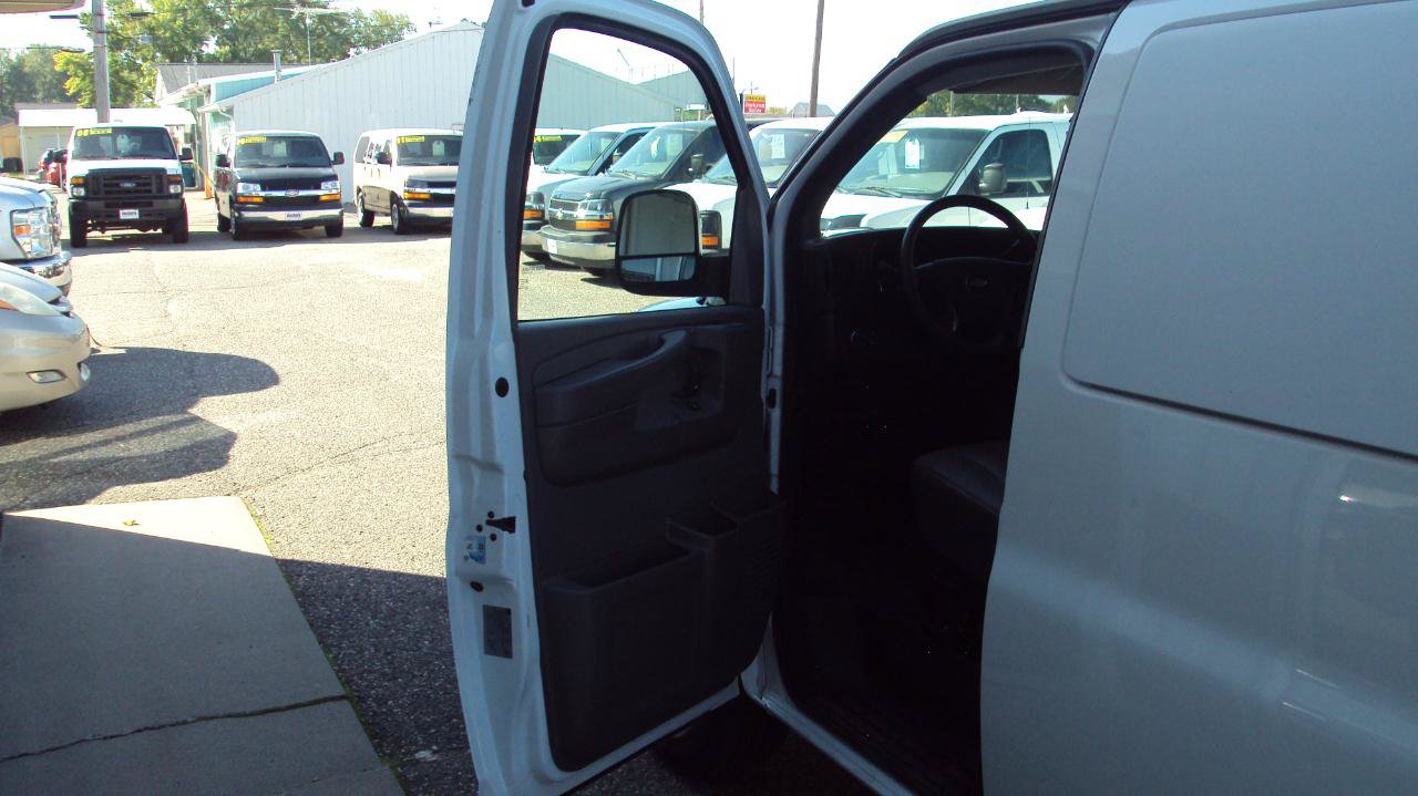Used 2014 Chevrolet Express 1500 AWD image 21