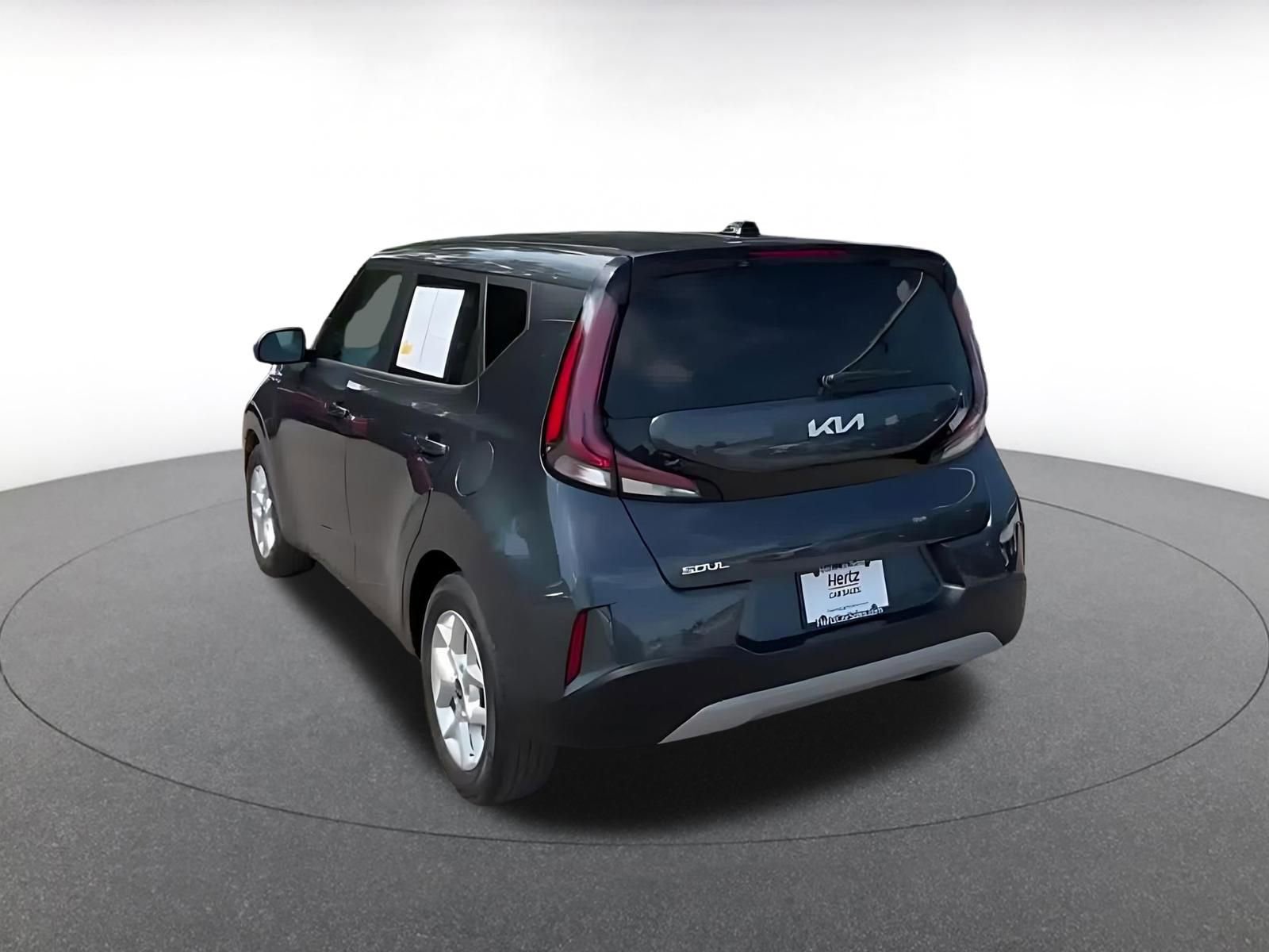 Used 2025 Kia Soul LX w/ LX Technology Package FWD image 11