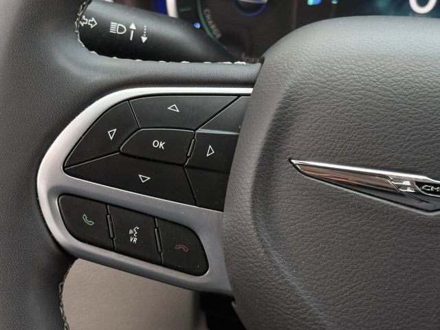 Used 2024 Chrysler Pacifica Limited FWD image 14