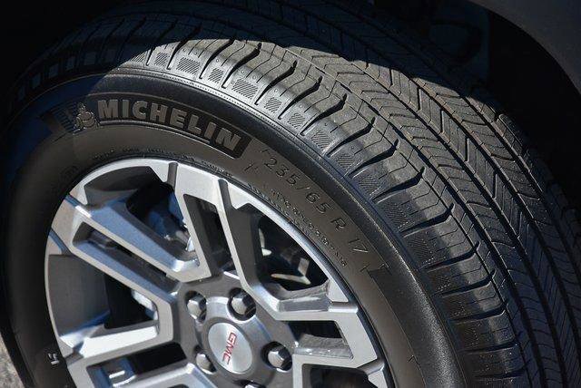 New 2025 GMC Terrain Elevation w/ Technology Package II AWD/4WD image 3