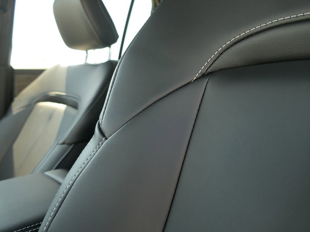 New 2025 Jeep Grand Cherokee Limited w/ Black Appearance Package image 8