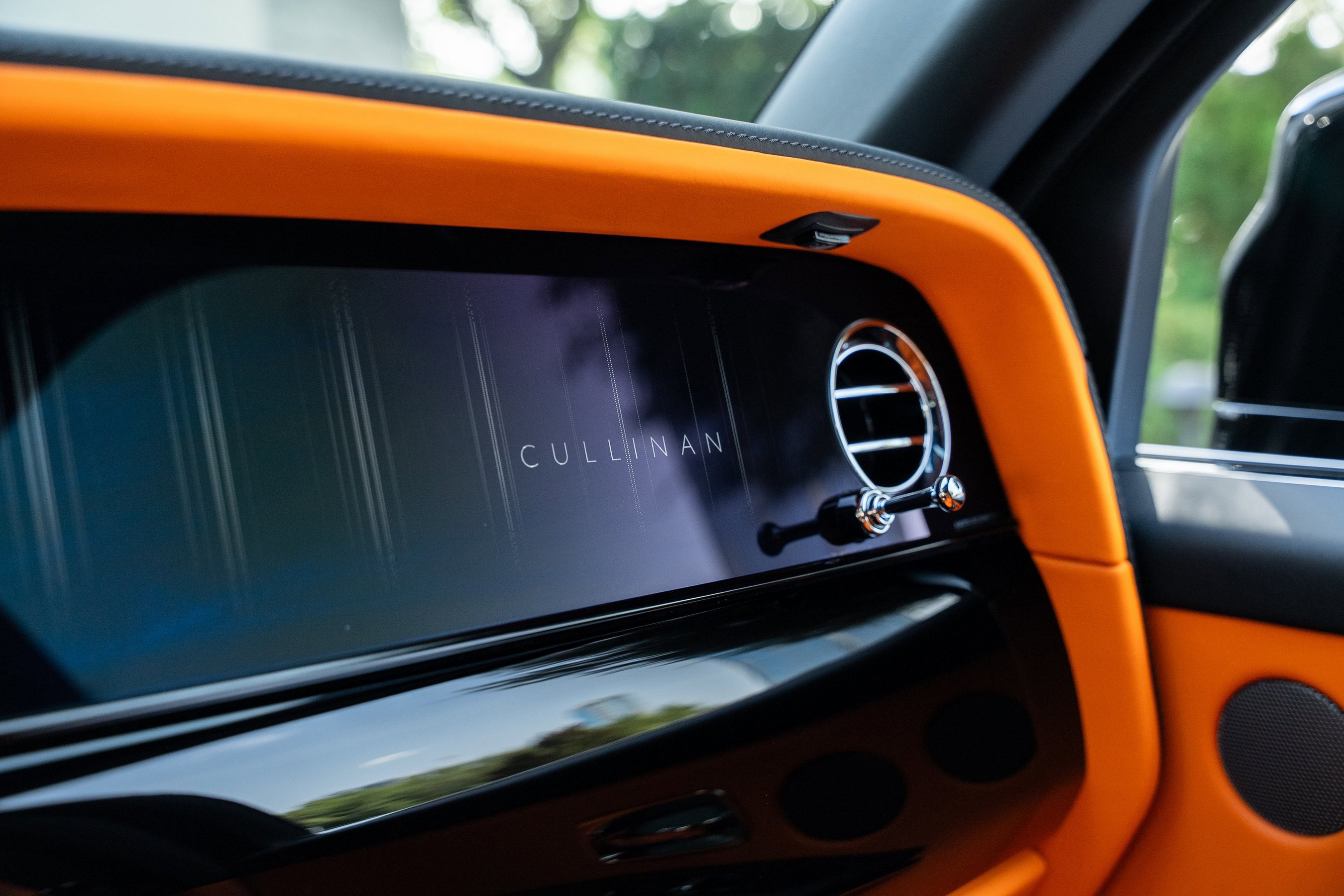 Used 2025 Rolls-Royce Cullinan image 37