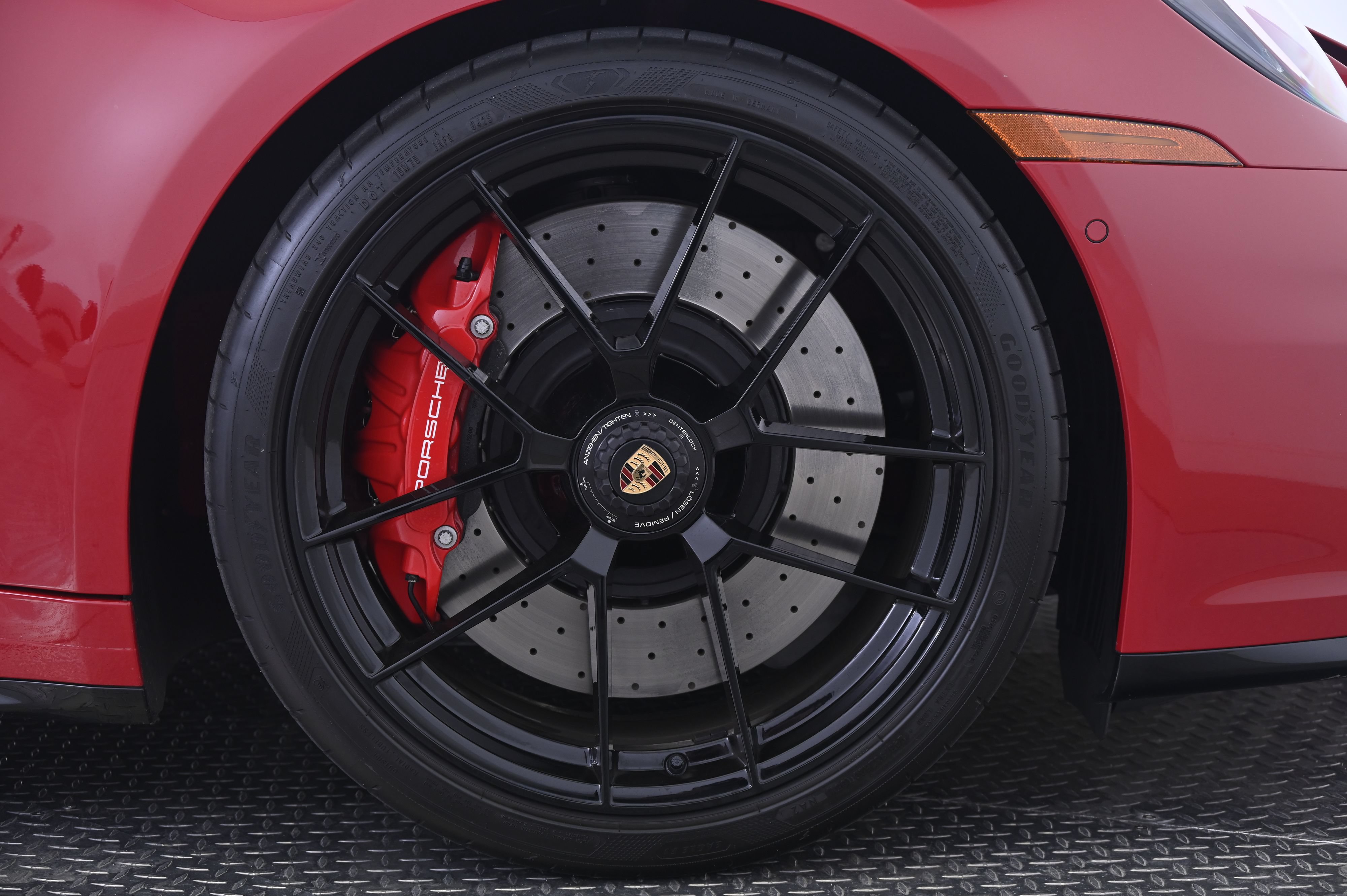 Certified 2025 Porsche 911 Carrera GTS RWD image 17