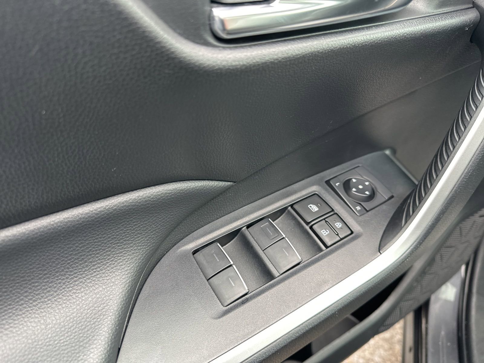 Used 2024 Toyota RAV4 XLE w/ Convenience Package AWD/4WD image 7