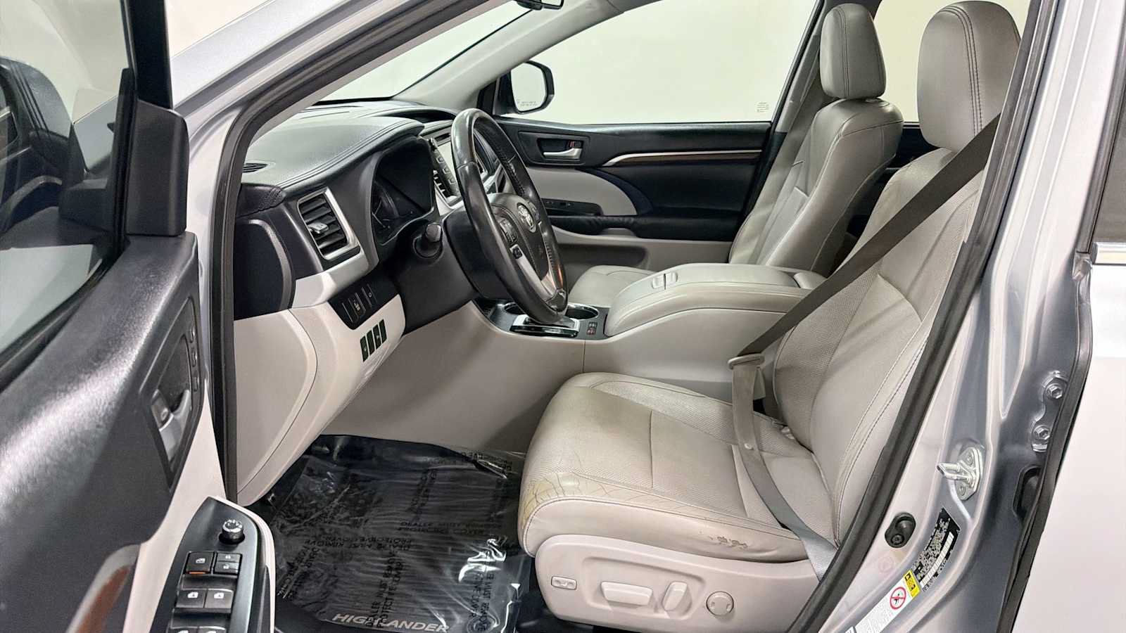 Used 2014 Toyota Highlander Limited FWD image 13