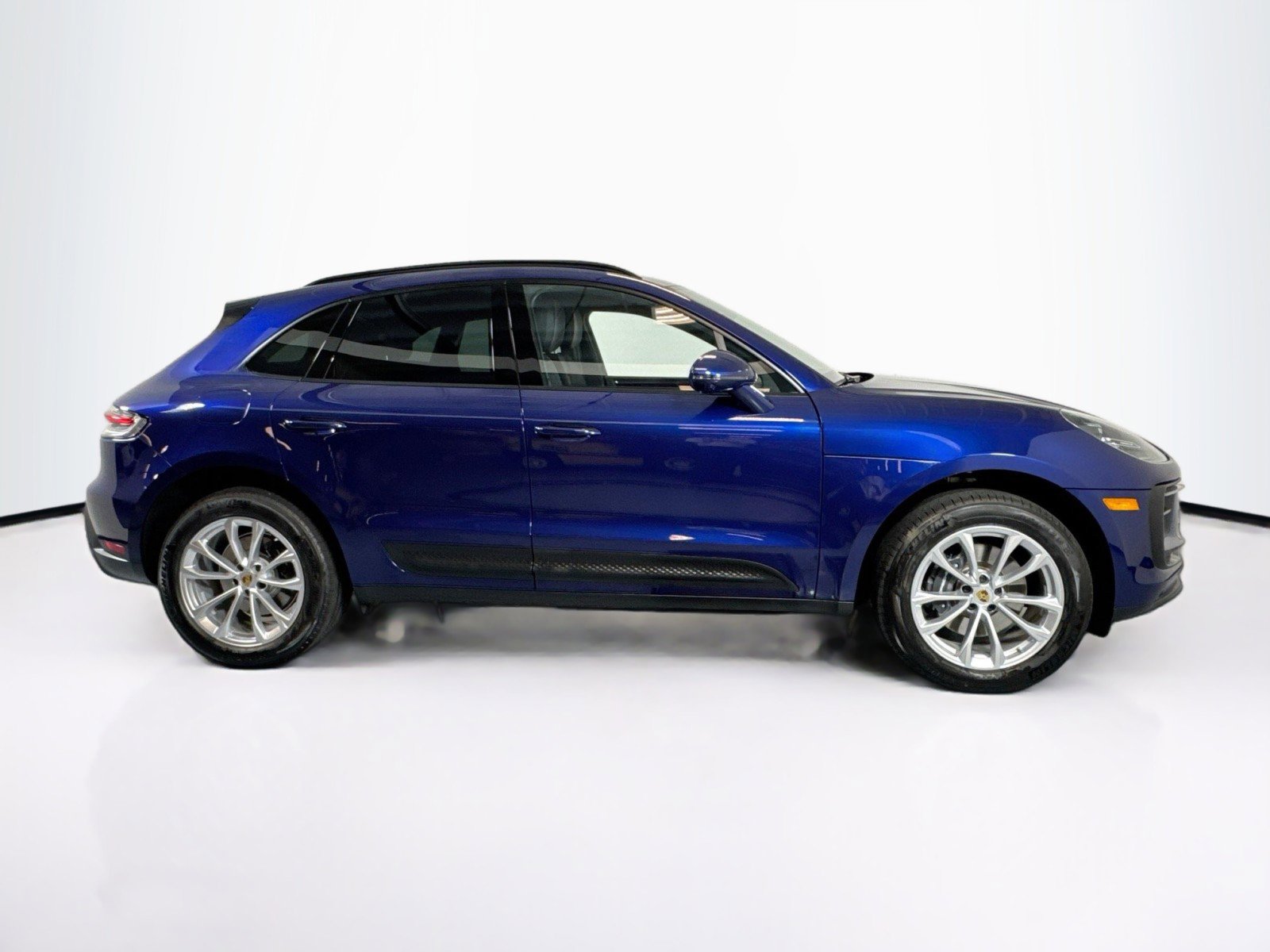 Certified 2026 Porsche Macan AWD/4WD image 8