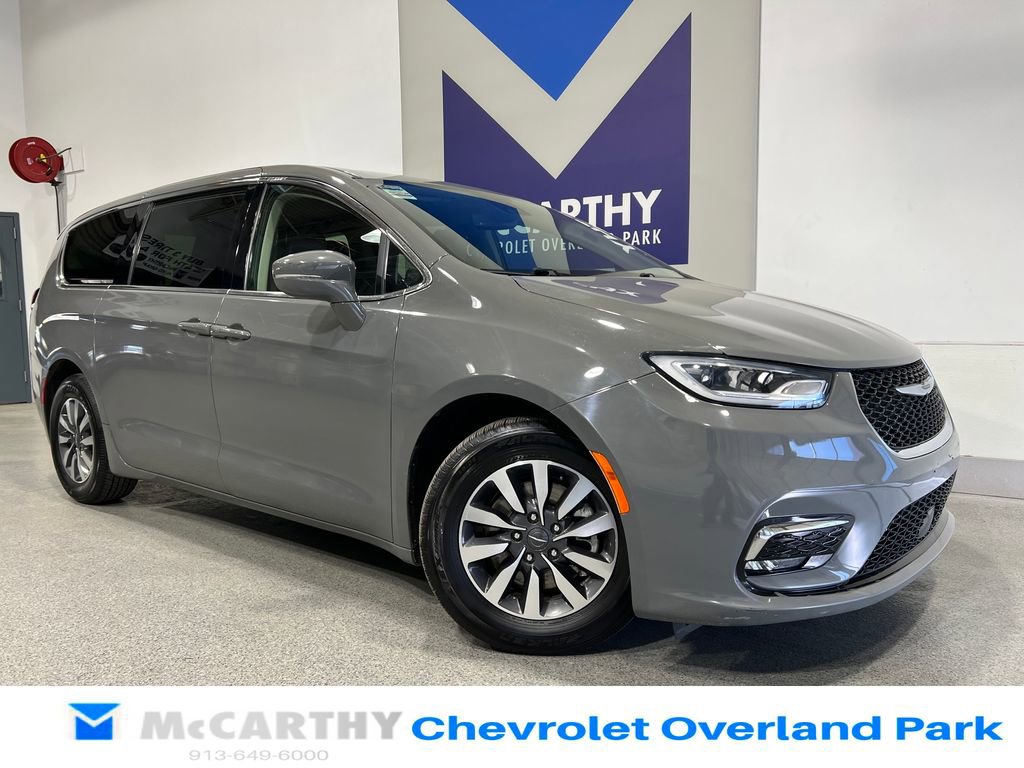 Used 2022 Chrysler Pacifica Touring-L FWD image 1