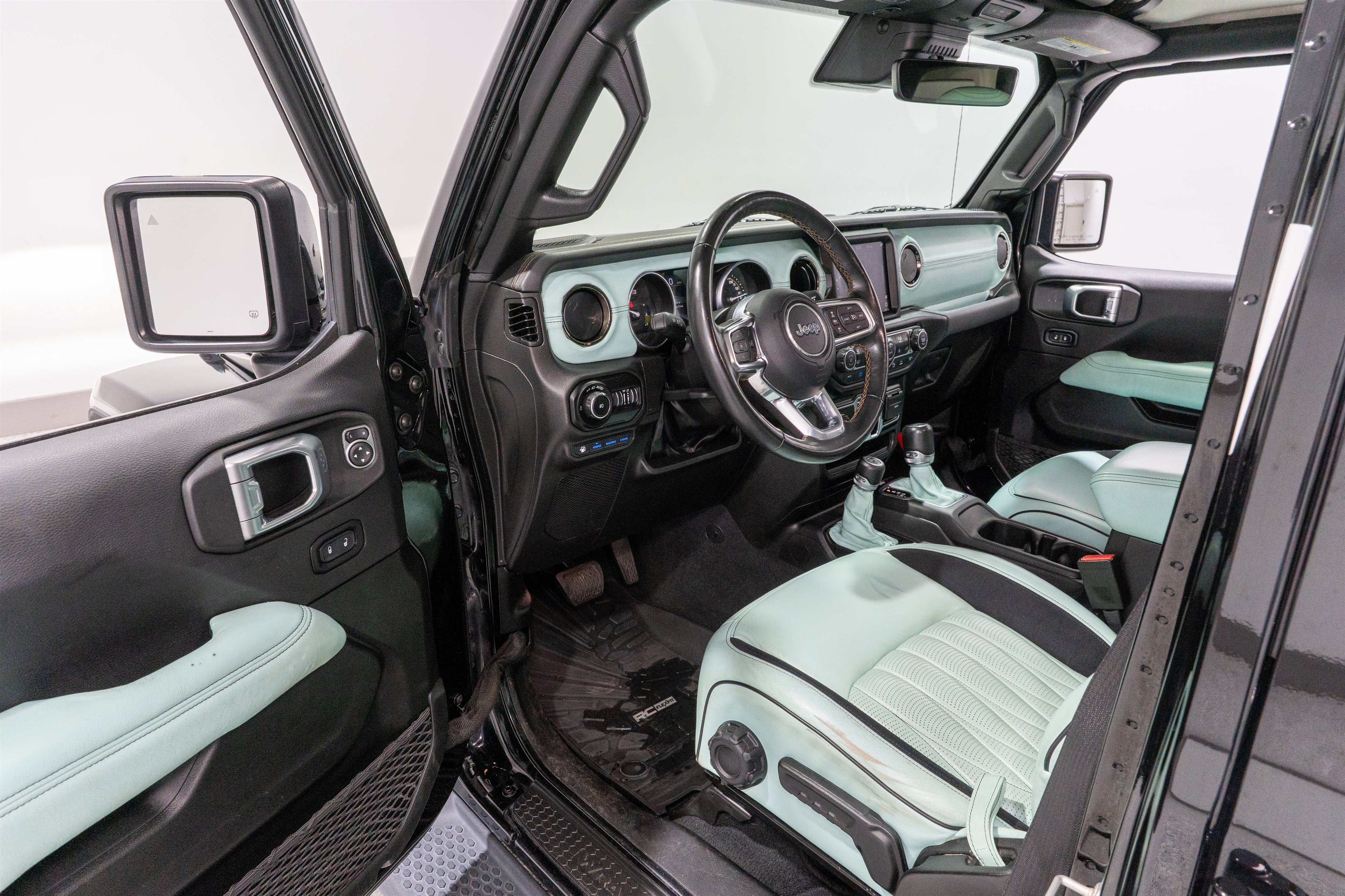 Used 2022 Jeep Wrangler Unlimited Sahara AWD/4WD image 12