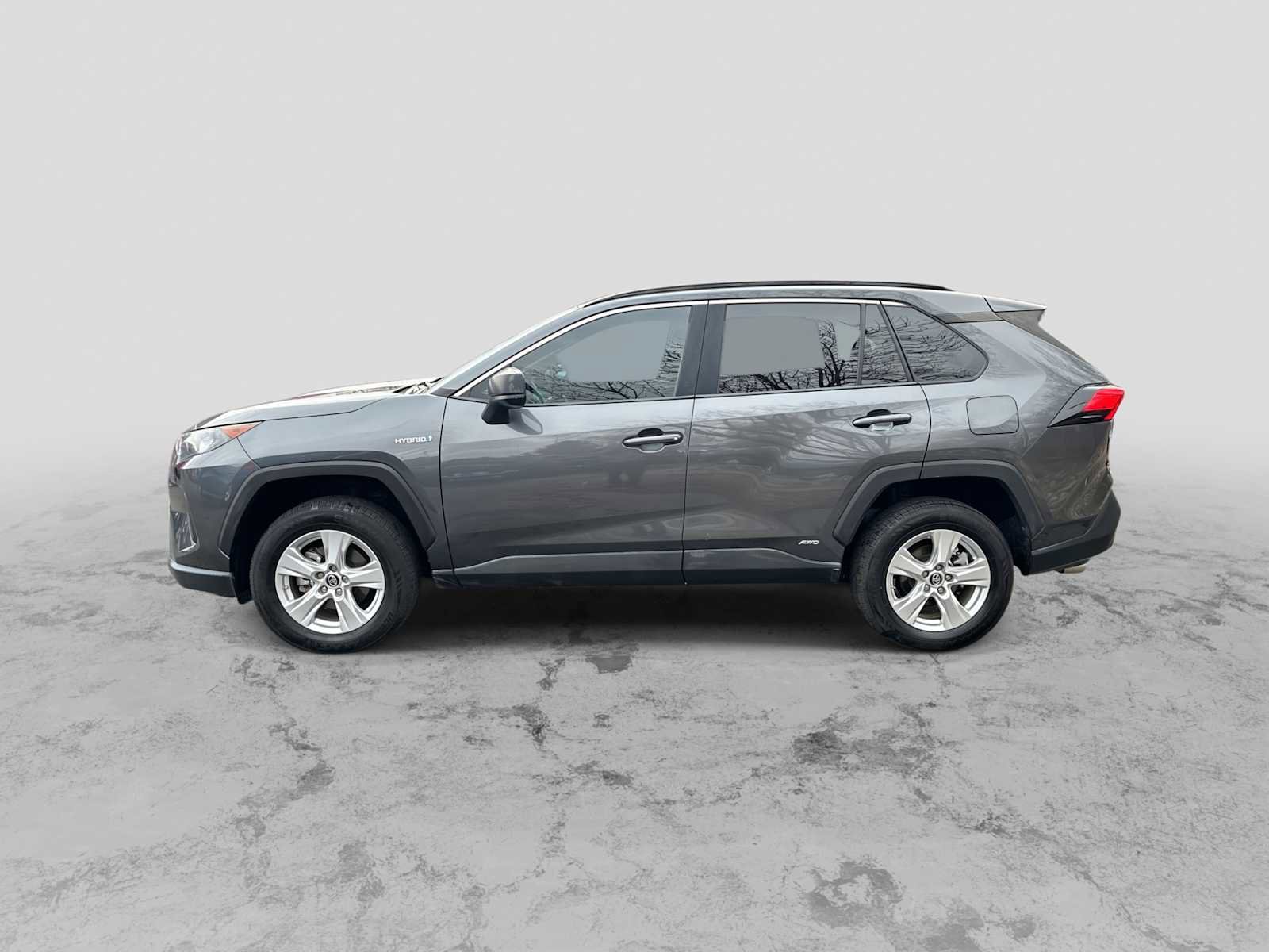 Used 2020 Toyota RAV4 LE image 5