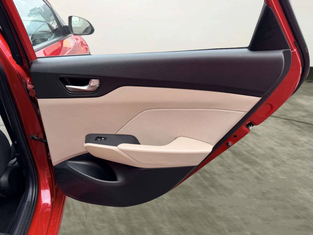 Used 2018 Hyundai Accent SE FWD image 23