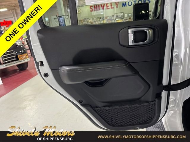 Certified 2021 Jeep Gladiator Overland AWD/4WD image 24