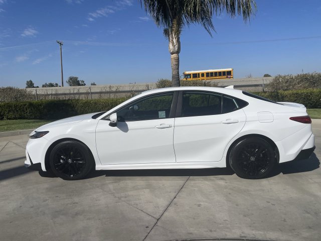 Used 2025 Toyota Camry SE FWD image 5