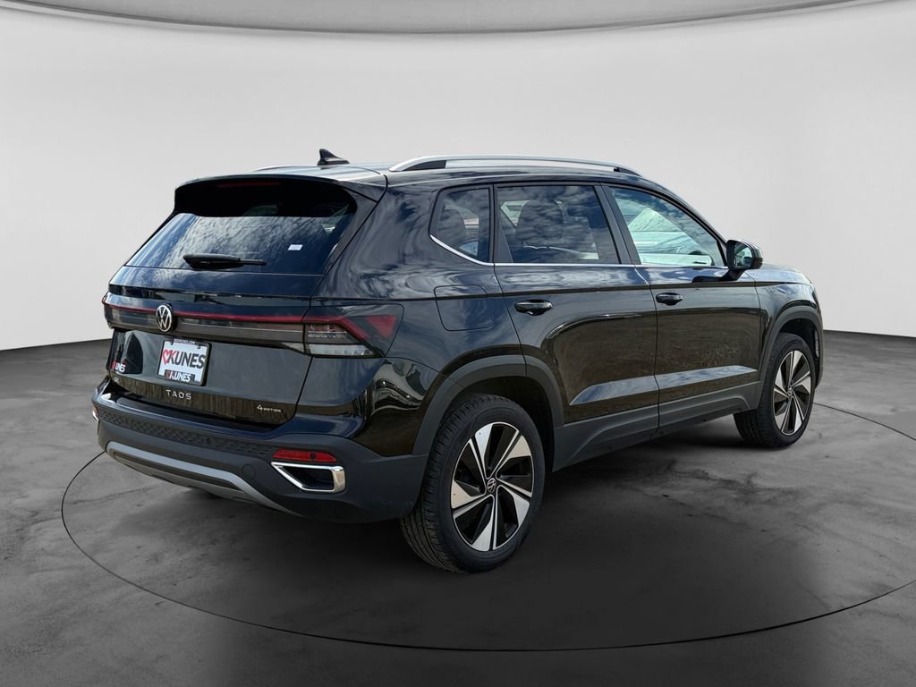 Used 2025 Volkswagen Taos SE AWD/4WD image 9