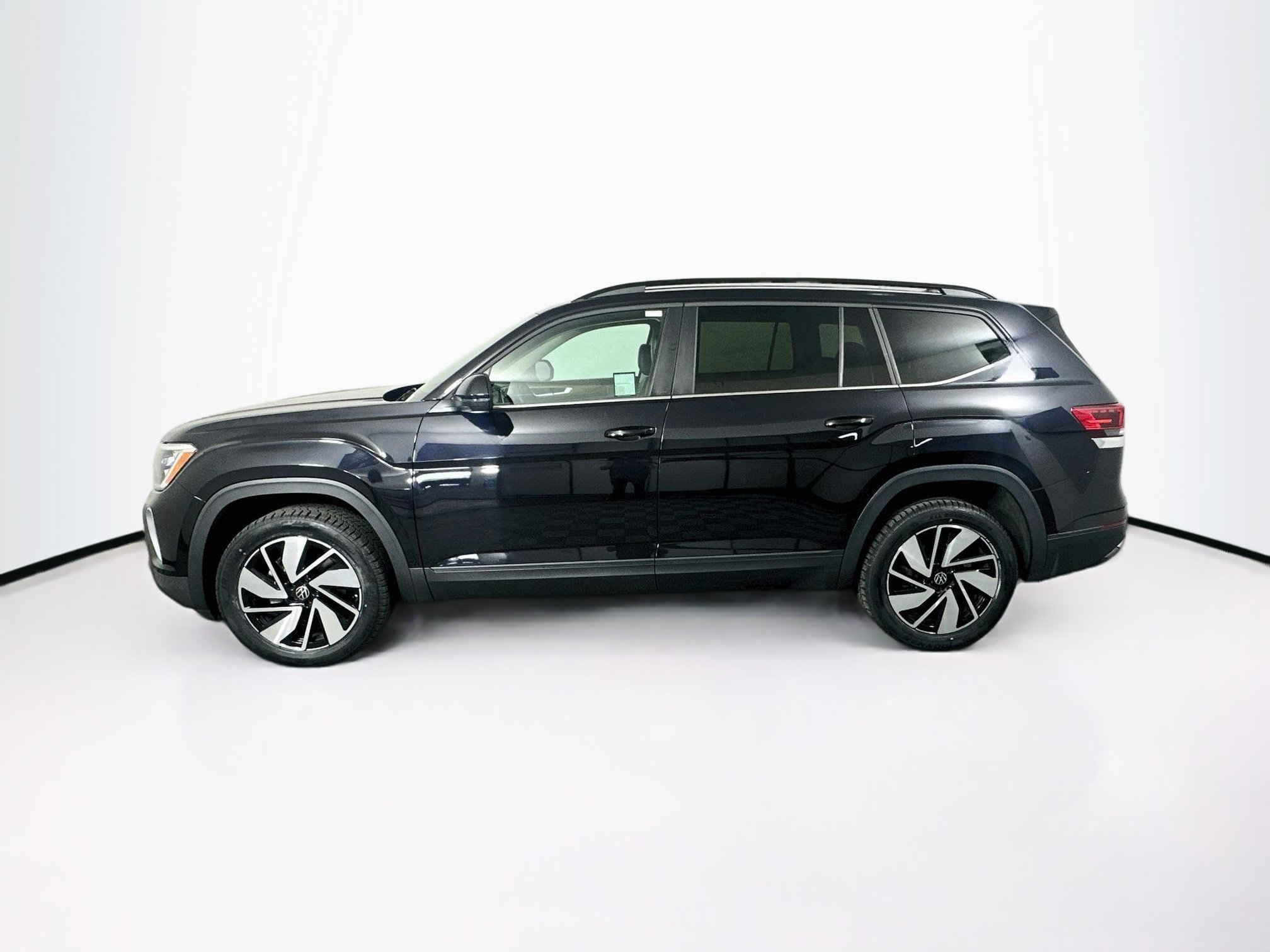 Used 2024 Volkswagen Atlas SE FWD image 4