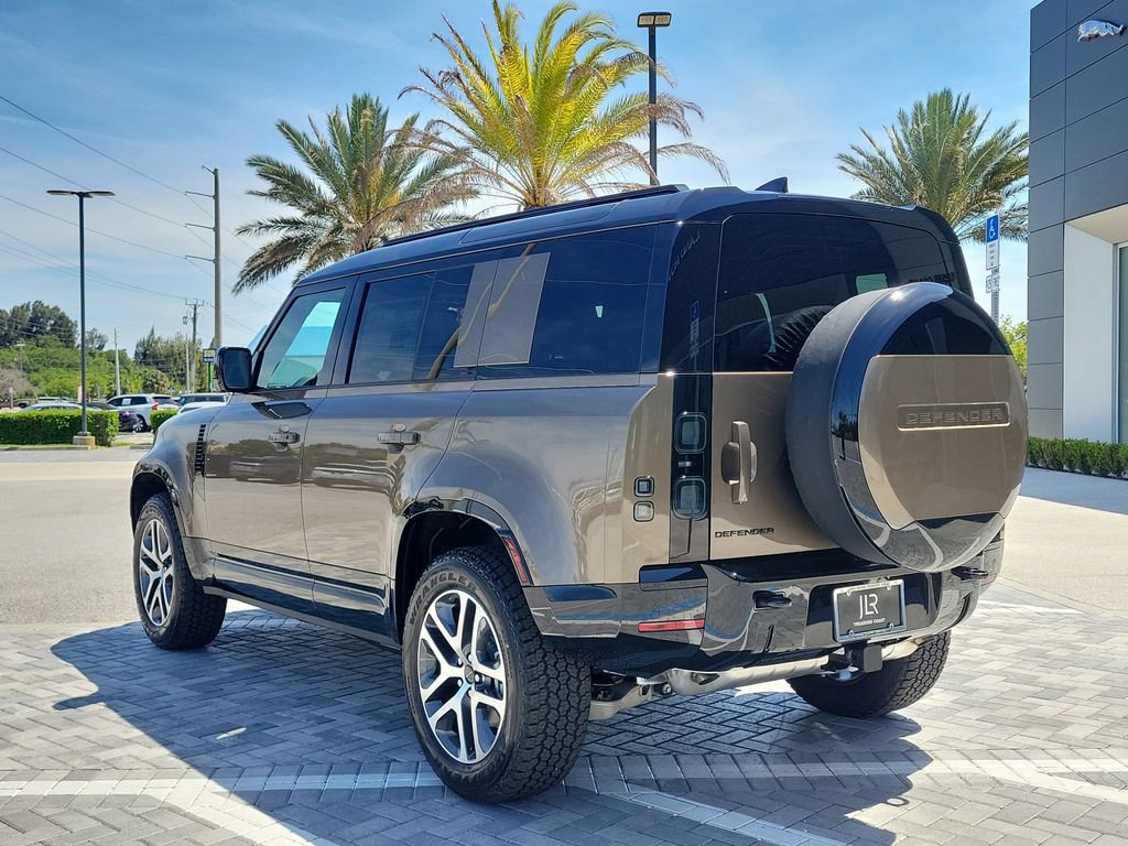 New 2026 Land Rover Defender 110 X-Dynamic SE AWD/4WD image 3