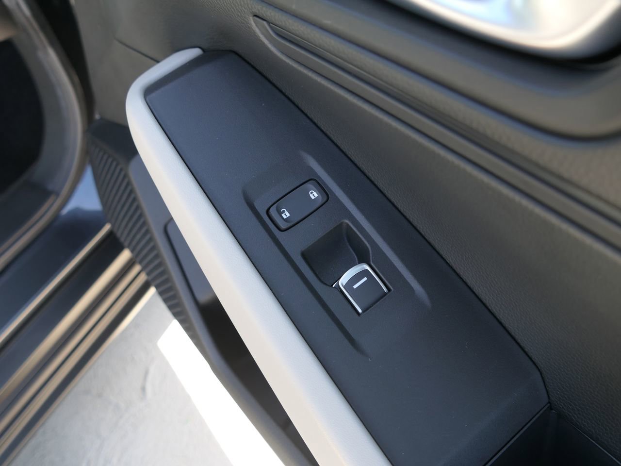 Used 2025 Honda Accord LX image 27