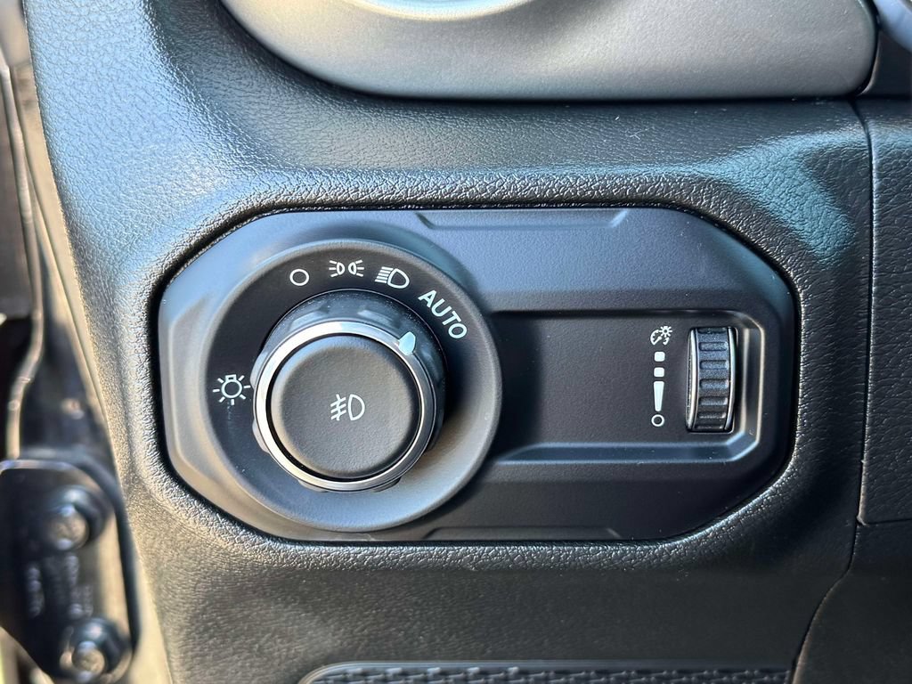 Used 2023 Jeep Wrangler Unlimited Sahara w/ Cold Weather Group AWD/4WD image 21