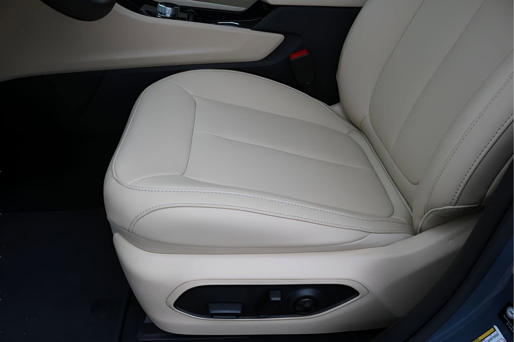 New 2026 Jeep Grand Cherokee Limited RWD image 12