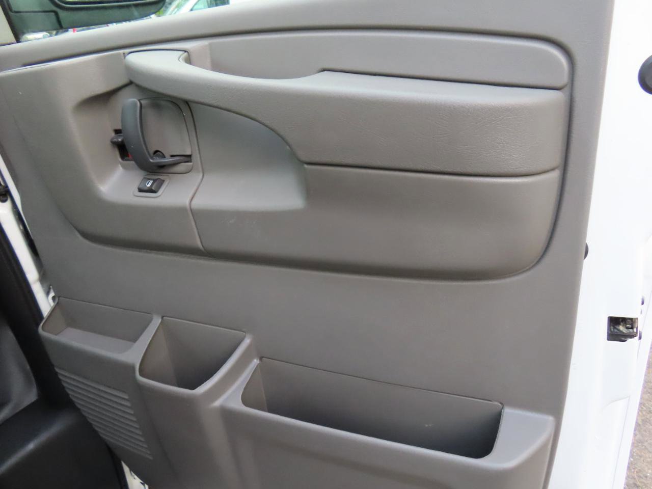 Used 2015 Chevrolet Express 2500 RWD image 19