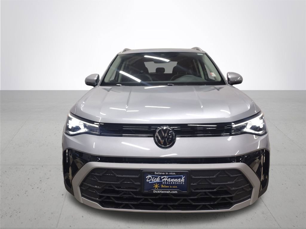 New 2025 Volkswagen Taos SE image 3