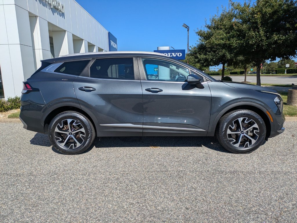Used 2023 Kia Sportage EX AWD/4WD image 3