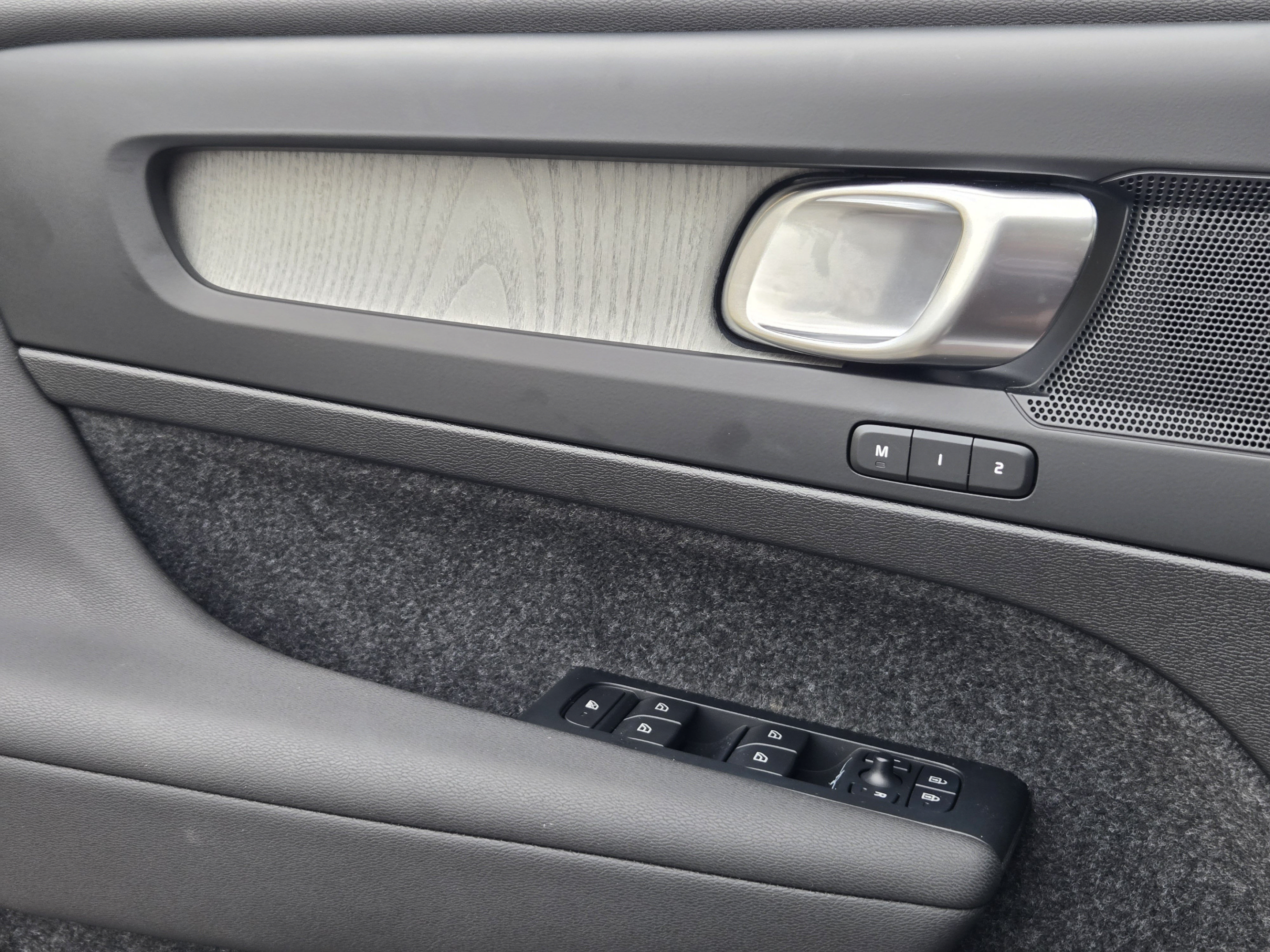Certified 2026 Volvo XC40 B4 Core w/ Climate Package FWD image 23